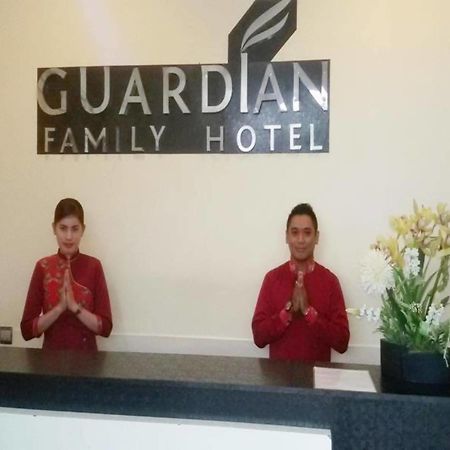 Guardian Family Hotel Sorong Exteriör bild