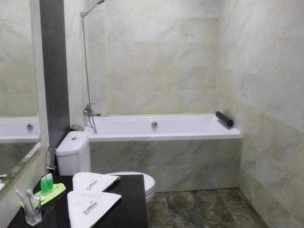 Guardian Family Hotel Sorong Exteriör bild