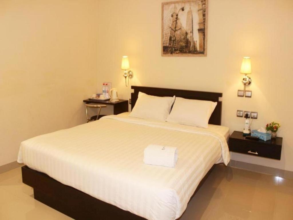 Guardian Family Hotel Sorong Exteriör bild