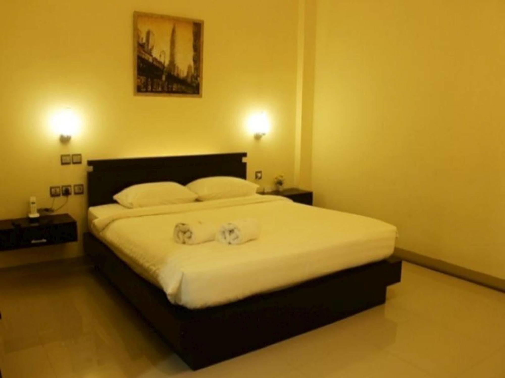 Guardian Family Hotel Sorong Exteriör bild